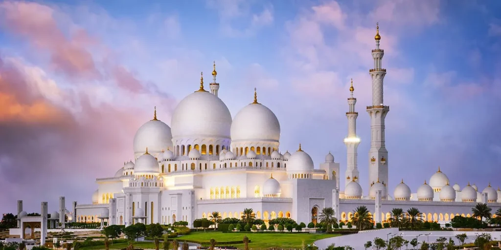 Sheikh Zayed Grand Mosque — A Complete Visitor’s Guide to Abu Dhabi’s Marble Masterpiece